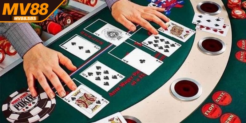 Poker là  trò chơi bài nổi tiếng được ưa chuộng tại nhiều sòng bạc Quốc tế